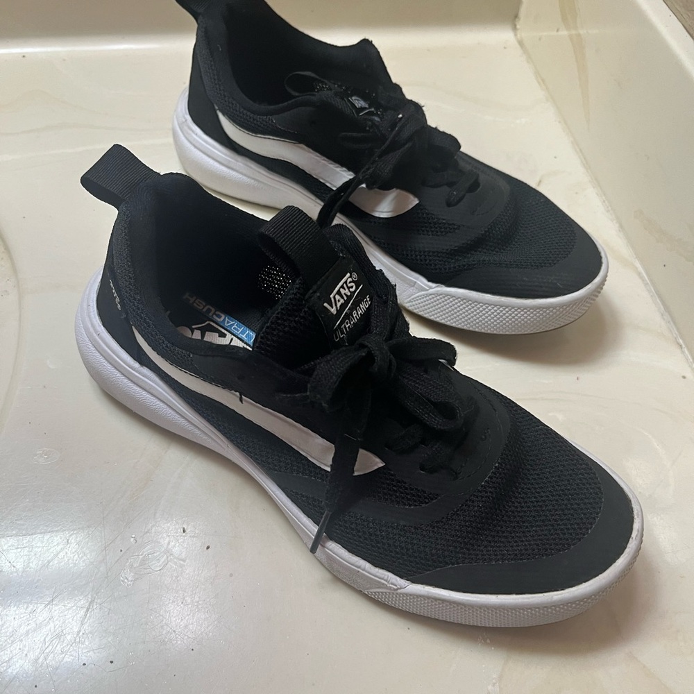 Vans Ultra Range Women’s Black and White Sneakers